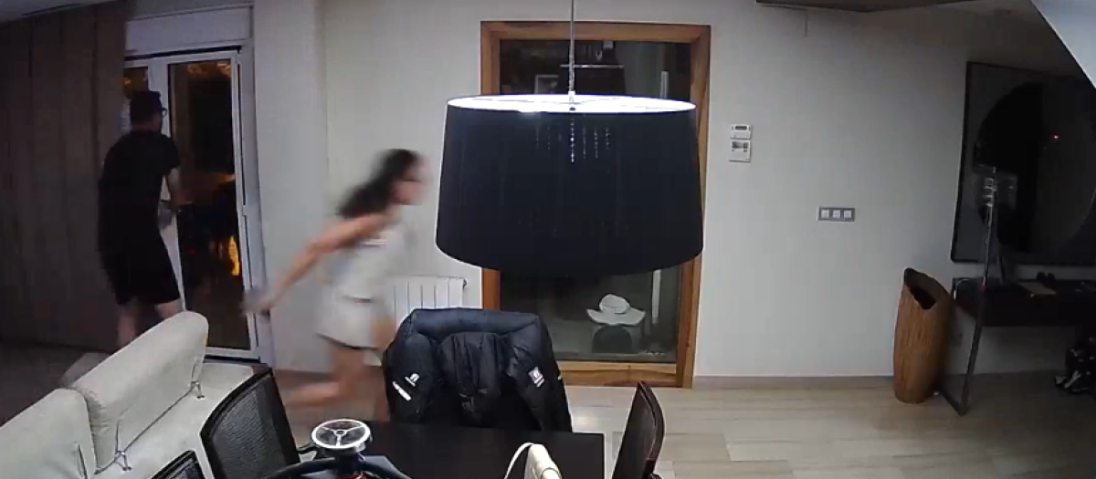 Momento del asalto a la vivienda