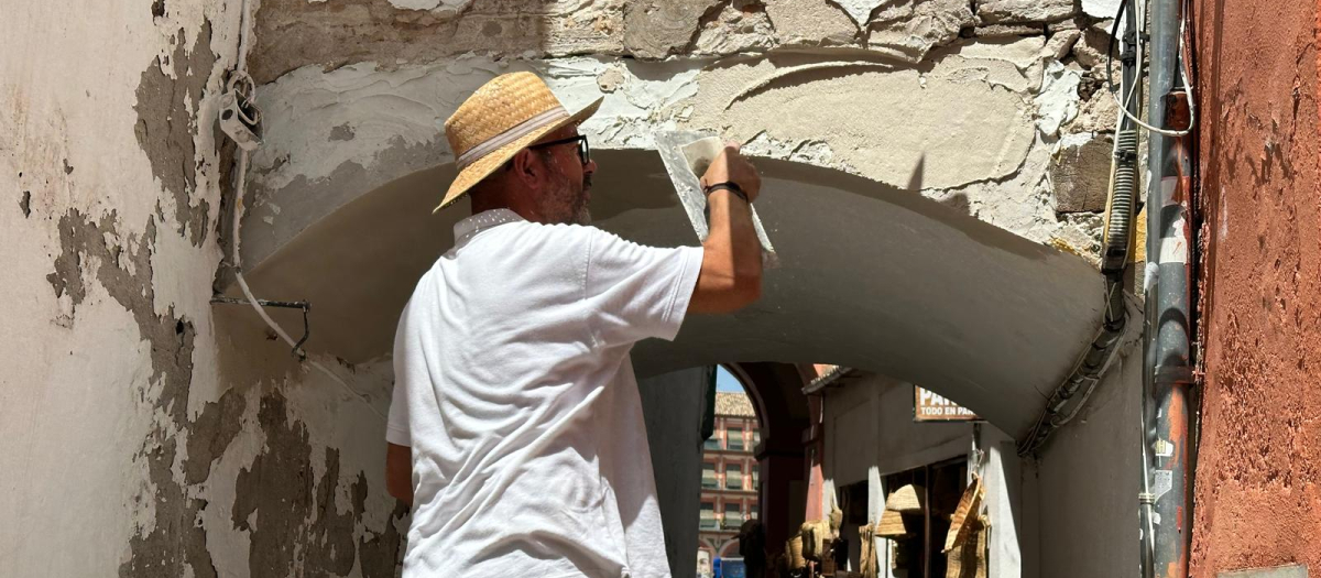 Reparación de desperfectos en el arco de la ermita del Socorro