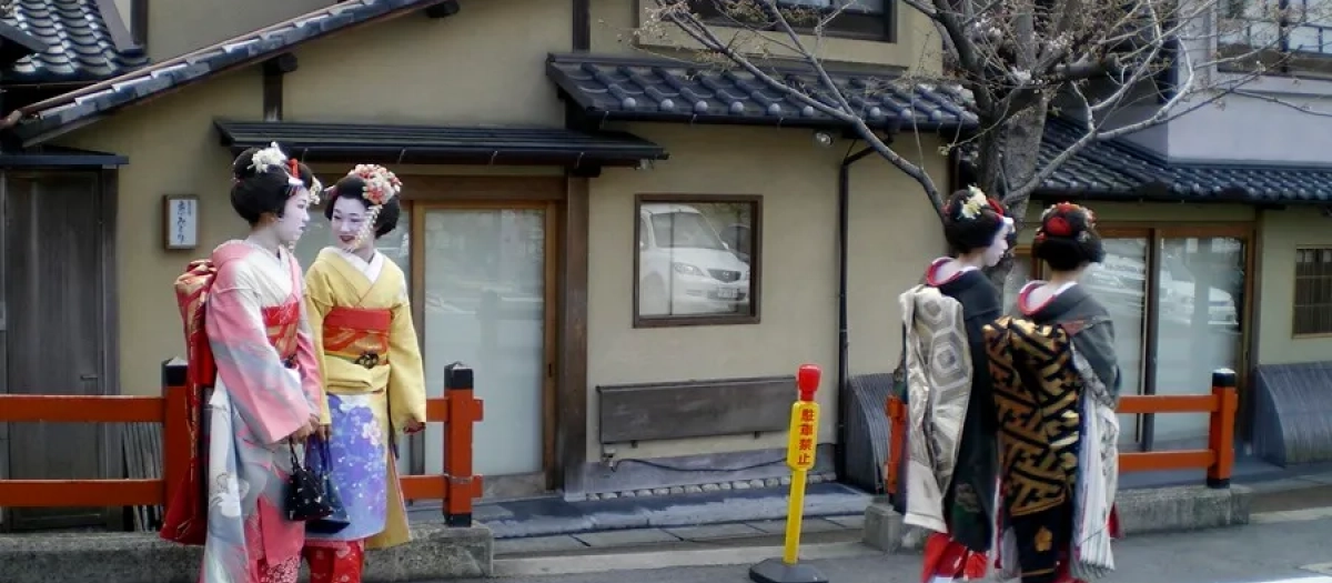 Geishas paseando por las calles de Kioto, una de las ciudades más visitadas de Japón