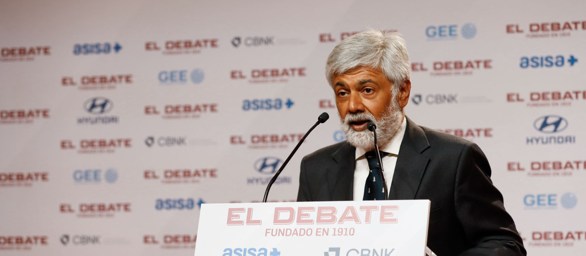 Tunku Varadarajan durante su discurso en la segunda edición de los Premios Proyección de España de El Debate