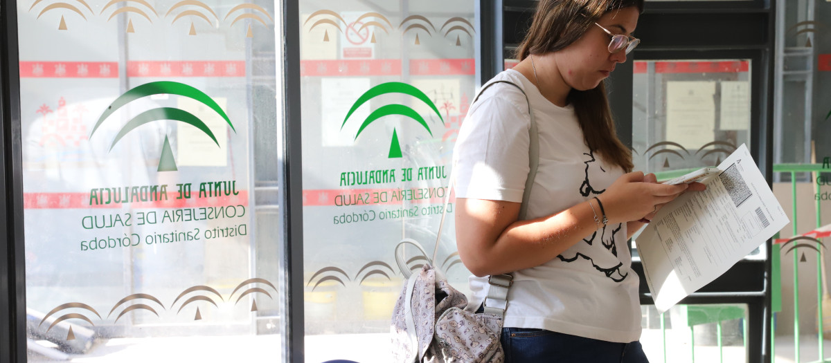 El centro de salud de El Higuerón retoma su actividad asistencial, en imágenes