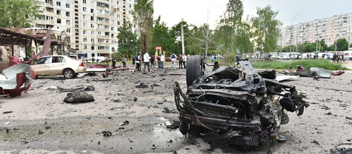 Destrozos en la ciudad ucraniana de Járkov tras el impacto de misiles rusos