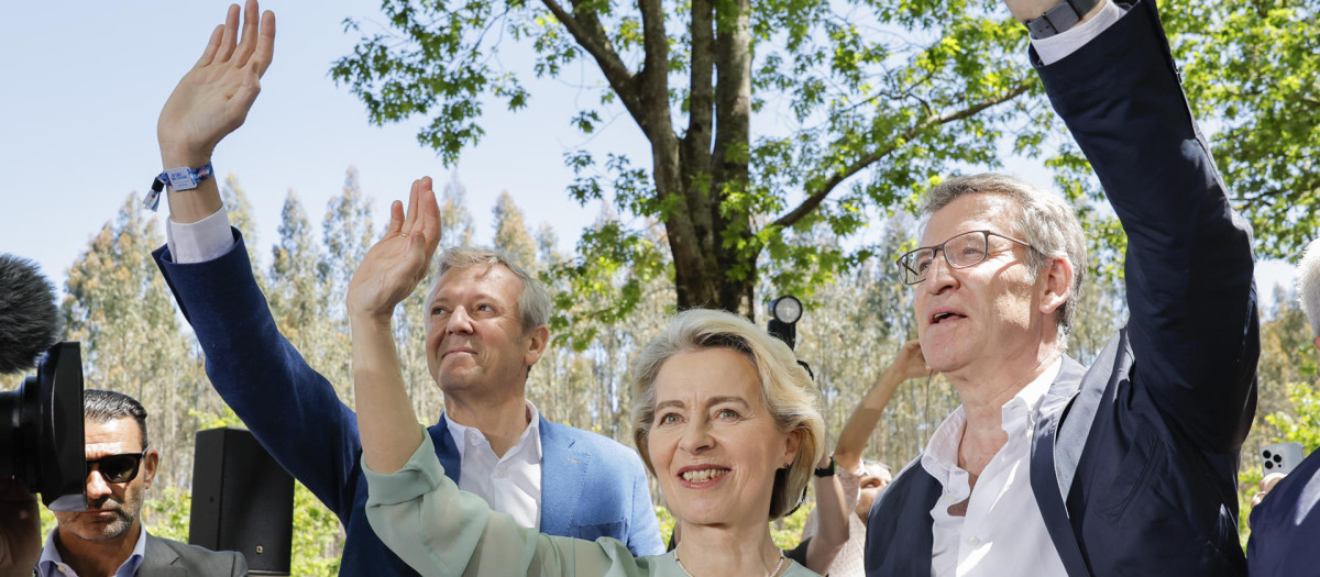 Feijóo con Ursula von der Leyen en la tradicional Romería de O Pino este sábado en la localidad coruñesa.