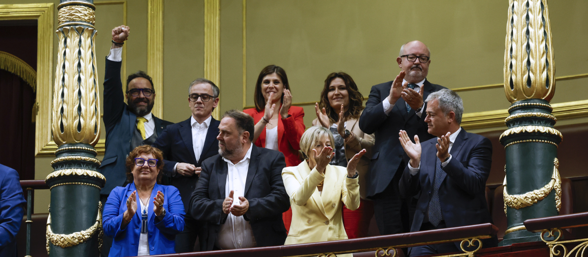 Indultados del procés celebrando la aprobación de la amnistía el jueves en el Congreso