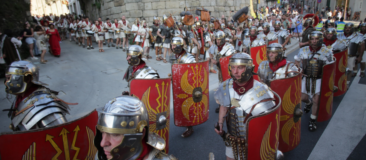 Celebración del Desfile de las tropas romanas y las tribus castreñas alrededor de la Muralla Romana de Lugo, Patrimonio de la Humanidad