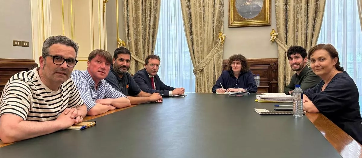 Reunión del Concello de Santiago con las asociaciones