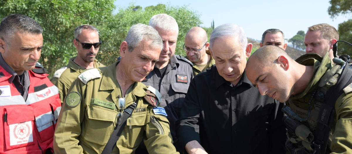 El primer ministro israelí, Benjamín Netanyahu, en una vista a las tropas apostadas en la frontera con Líbano