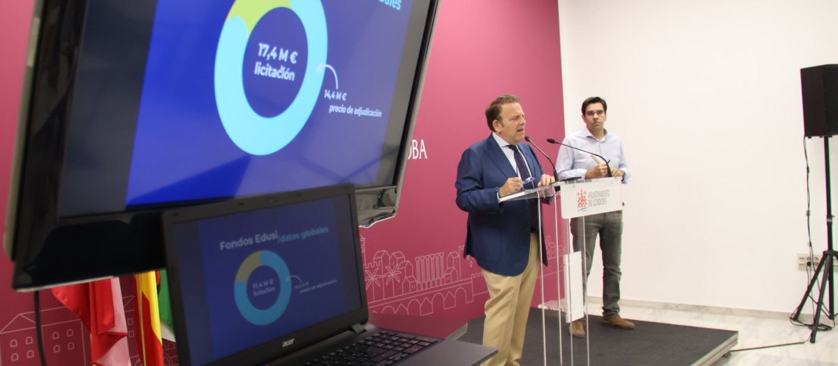 Julián Urbano y Ramón Díaz-Castellanos, en la rueda de prensa