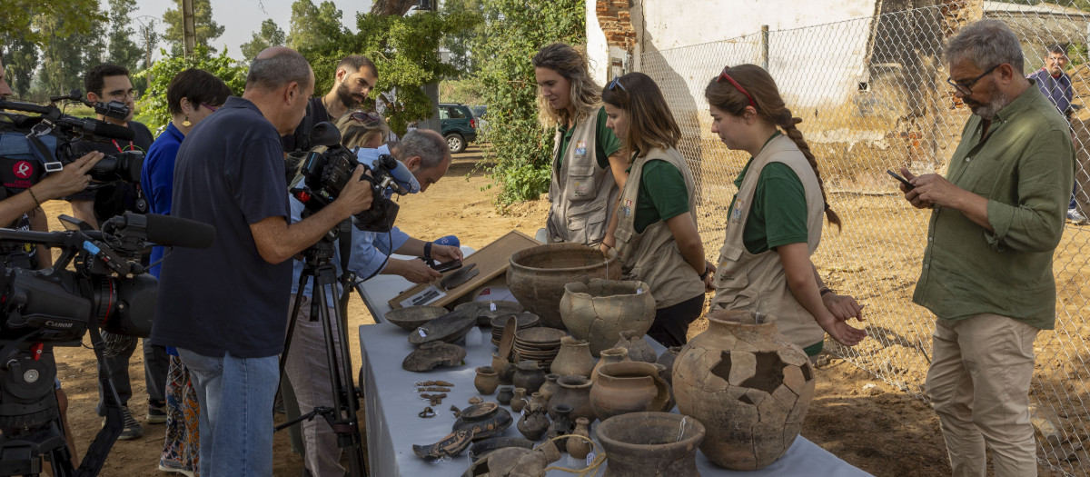 Presentación de un nuevo hallazgo en el yacimiento de Casas de Turuñuelo, en Guareña (Badajoz)