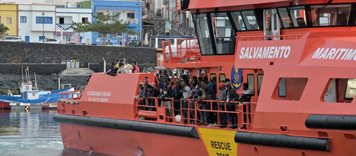 Cayuco con 190 inmigrantes llegados este jueves a El Hierro (Canarias)