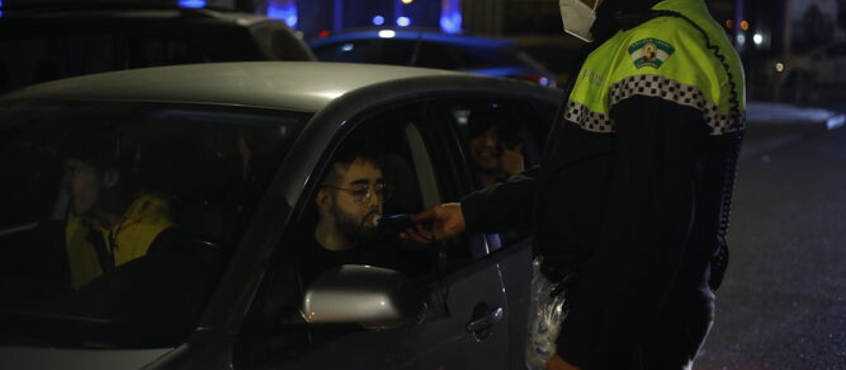 Un conductor da positivo en un control de alcoholemia y denuncia a los ...