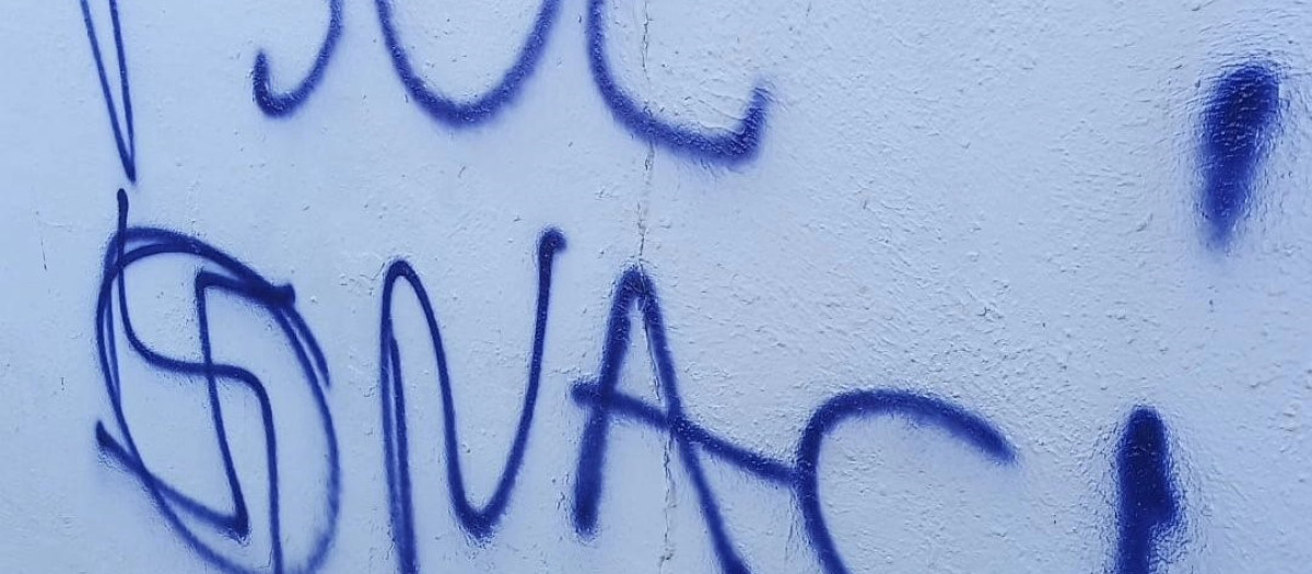 Pintada de 'PSOE nazi' en el colegio El Olmo de La Cala de Mijas