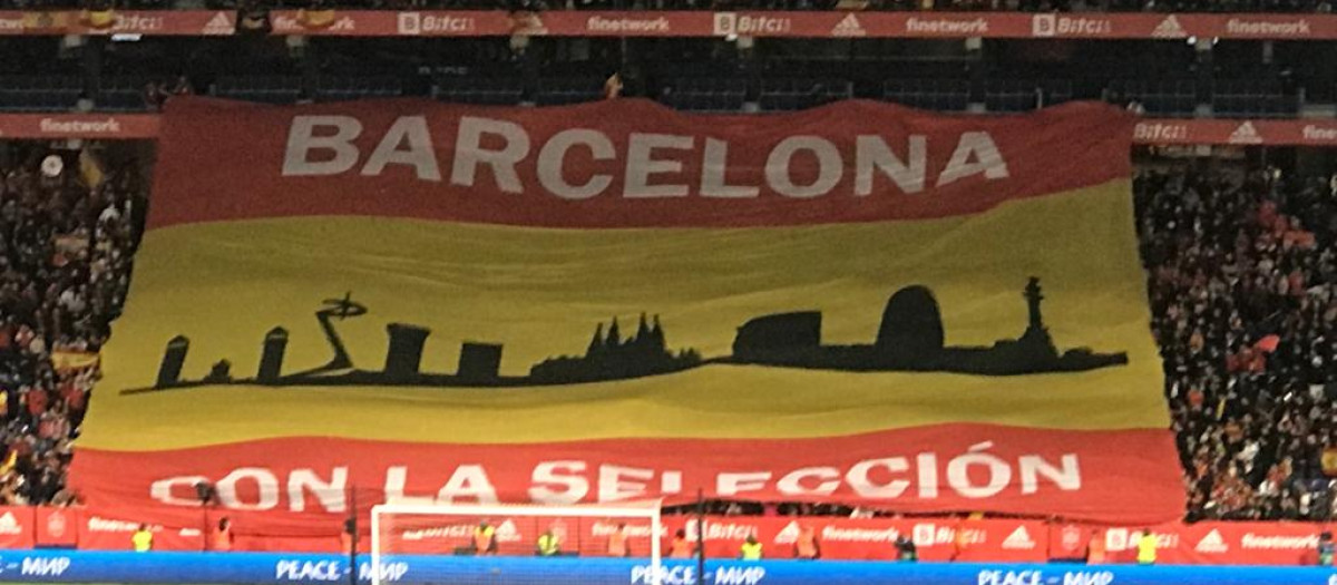 Barcelona con la selección logra instalar una pantalla gigante para animar a España en la Eurocopa