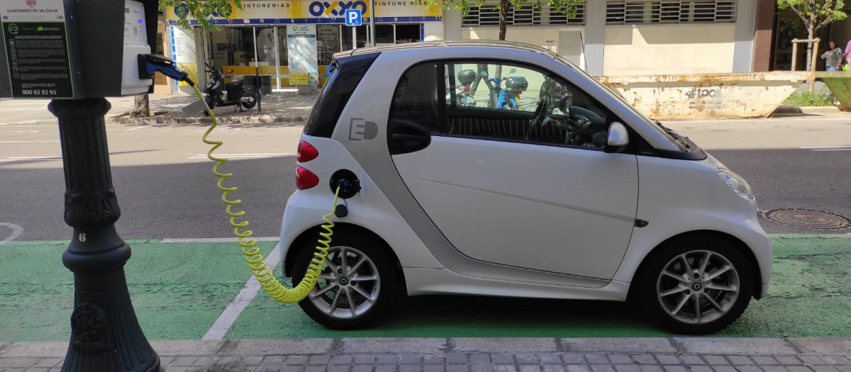 Un coche eléctrico en Valencia