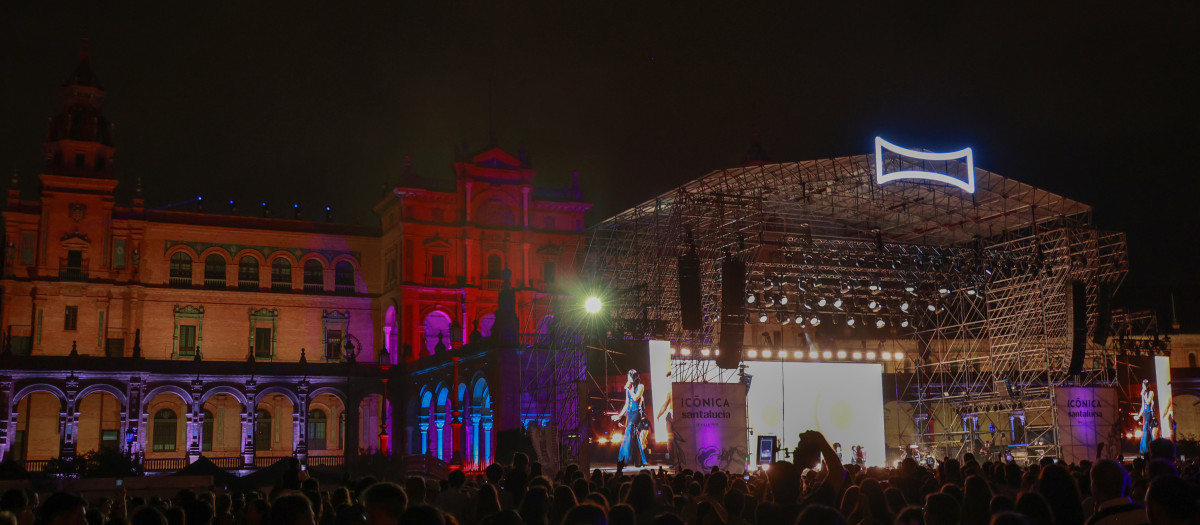 Concierto de la cantante Aitana en la plaza de España de Sevilla