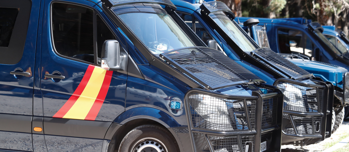 Varios coches de la Policía Nacional en Madrid