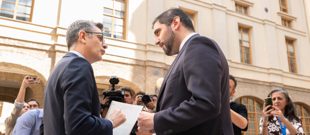 Alejandro Nolasco entrega a Félix Bolaños el dictamen del Consejo Consultivo de Aragón sobre la amnistía