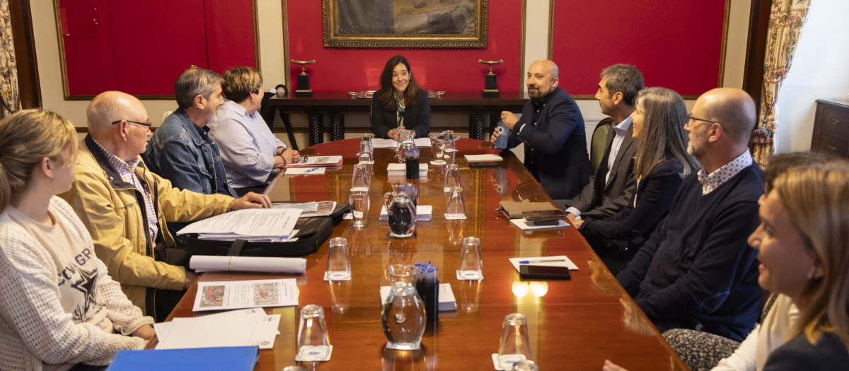 Reunión del Ayuntamiento de La Coruña con empresarios para abordar el proyecto de la "cuarta ronda"