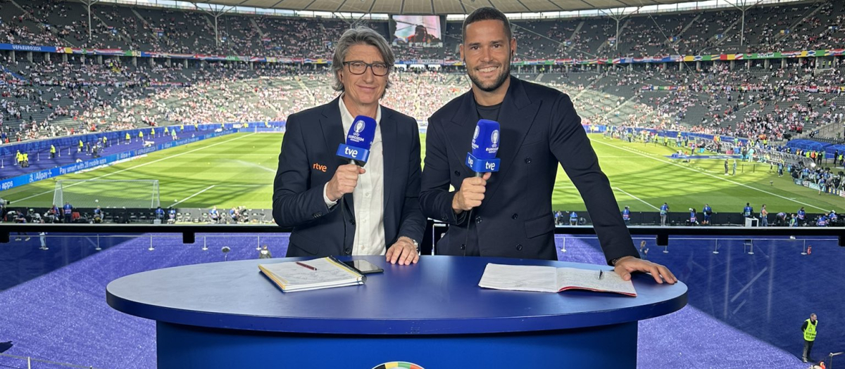 Juan Carlos Rivero y Mario Suárez, narrador y comentarista de TVE en la Eurocopa