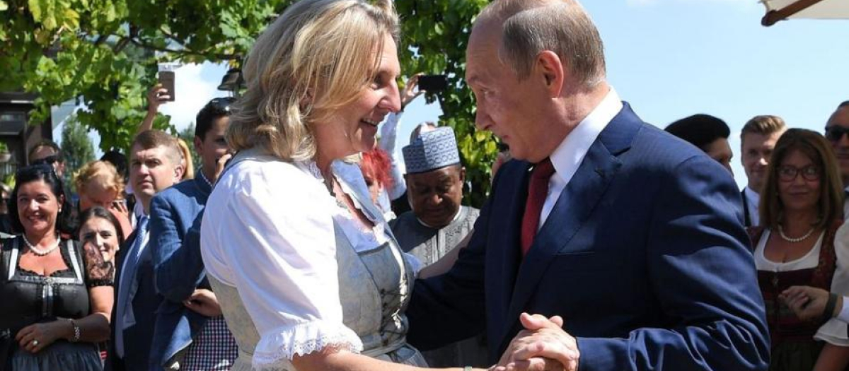 Karin Kneissl, bailando con Putin