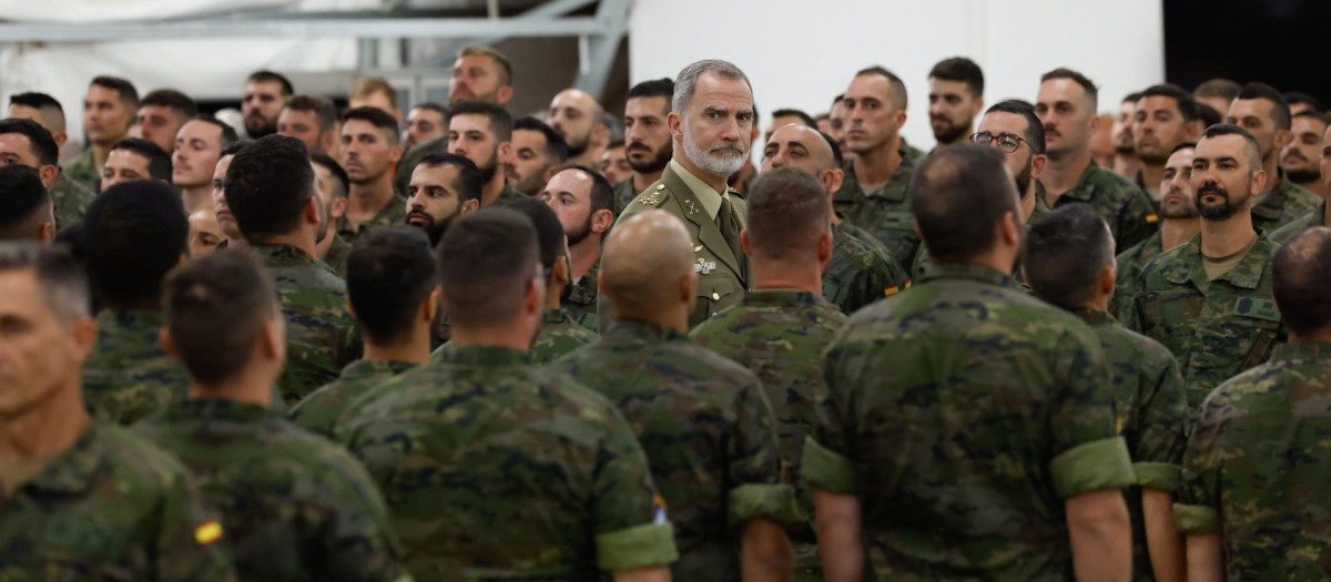 El rey, este martes en la base de Adazi con los militares españoles