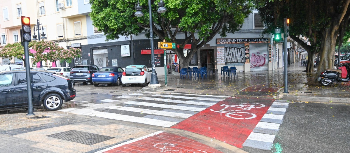 Los nuevos semáforos en la intersección de las calles del Mestre Sosa y de San Vicente Mártir
