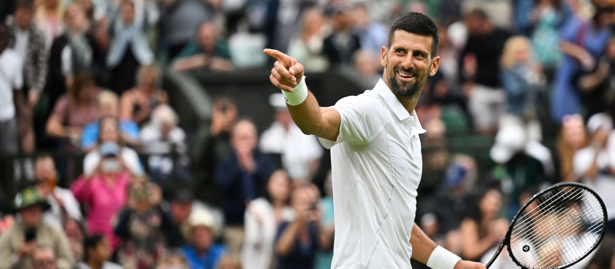 Novak Djokovic celebra su victoria en la primera ronda de Wimbledon