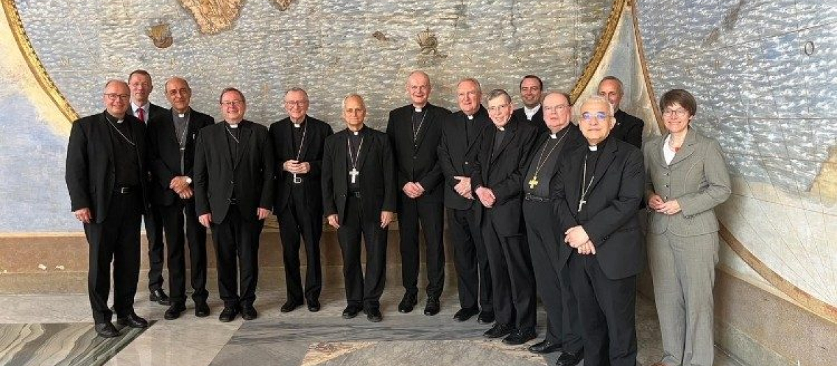 Imagen de la reunión entre representantes de la Curia romana y obispos alemanes, en junio de 2024