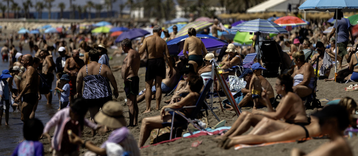 La Malagueta es una de las playas más concurridas de la capital, donde proliferan las infracciones a diario