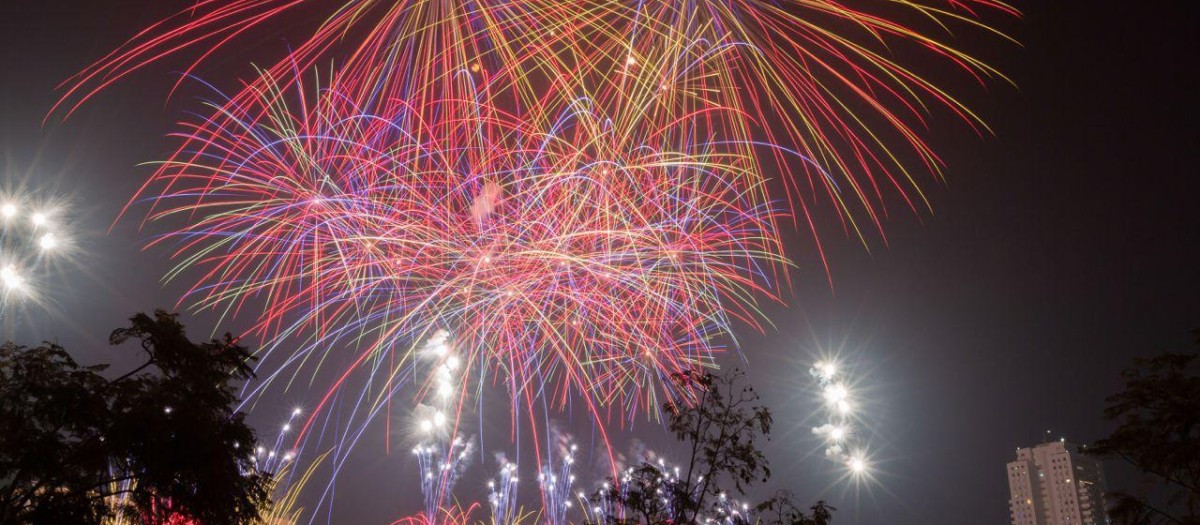 Un castillo de fuegos artificiales