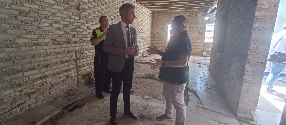 Andrés Lorite visita las obras del nuevo Ayuntamiento y Museo