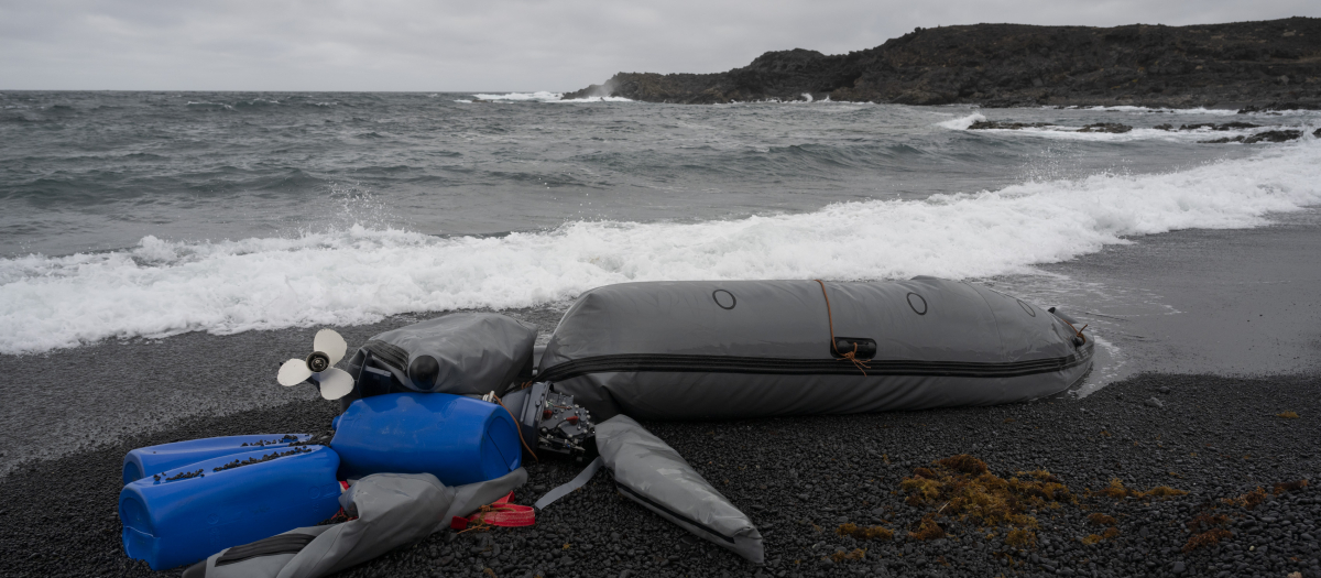 La neumática sin personas cerca en la playa de las Malvas