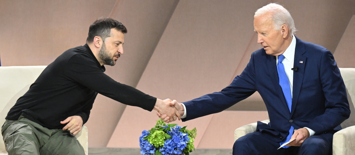 Zelenski y Biden se saludan en la clausura de la cumbre de la OTAN en Washington