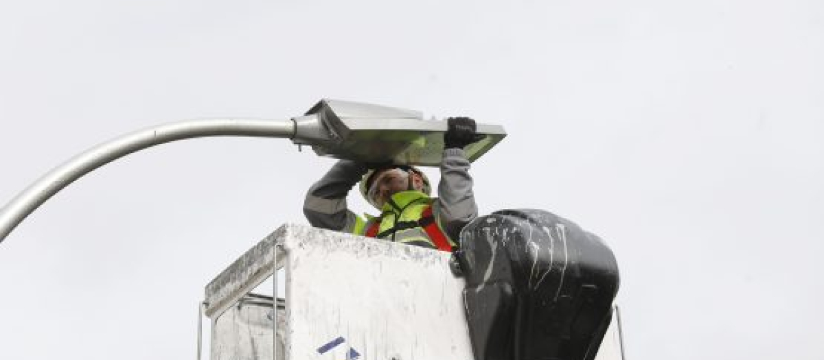 Madrid mejora el alumbrado de 27 calles en siete distritos