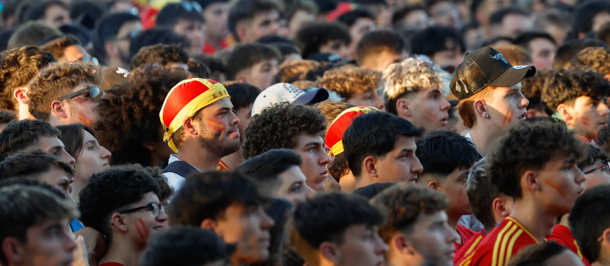 Miles de españoles han salido a las calles para ver unidos la final de la Eurocopa entre España e Inglaterra