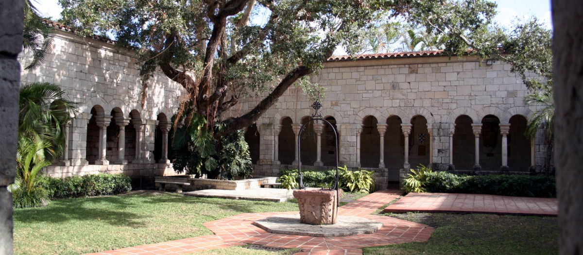 Claustro del monasterio de Santa María la Real en su ubicación actual en Miami