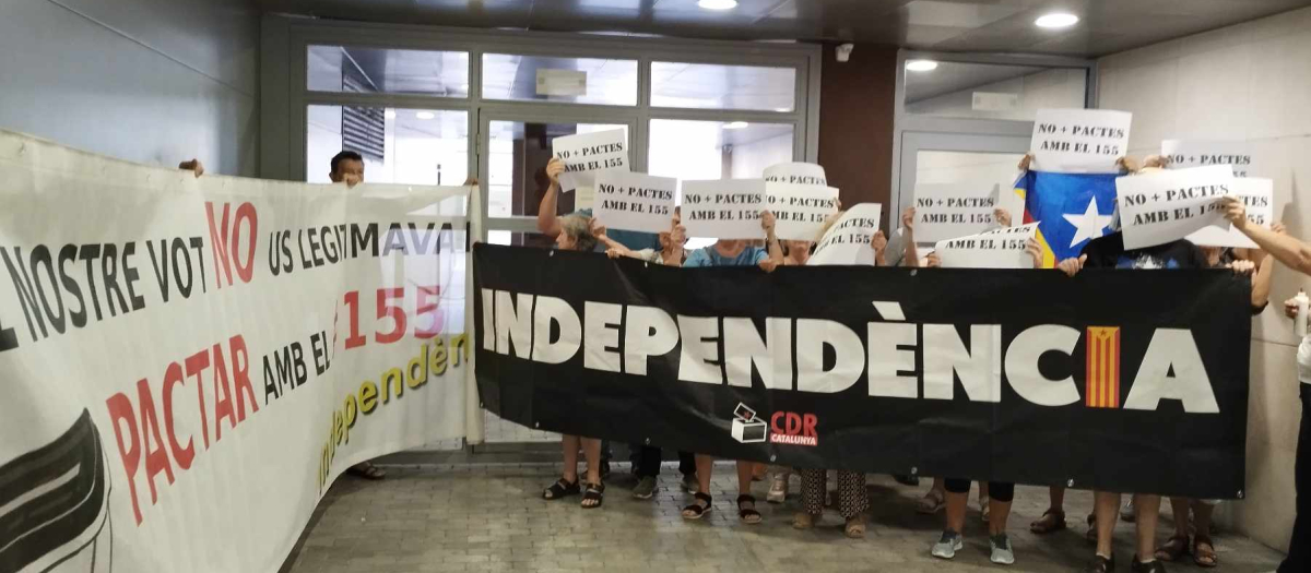 Una quincena de CDRs se han plantado en la sede de ERC en Barcelona