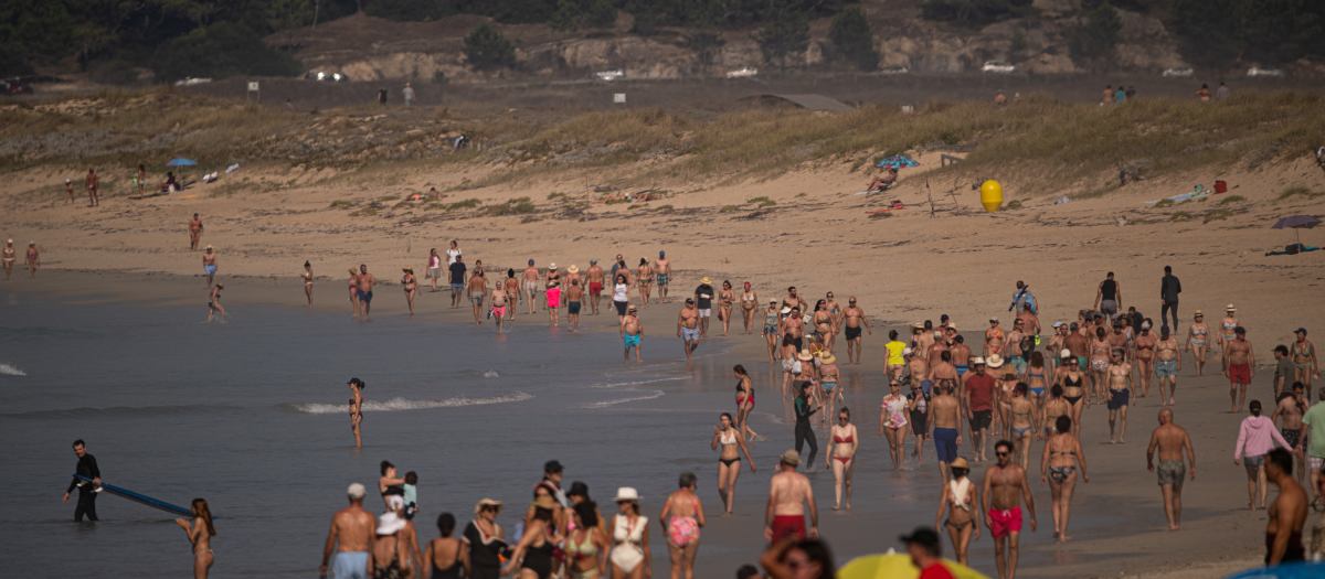 Bañistas en una de las playas de Galicia