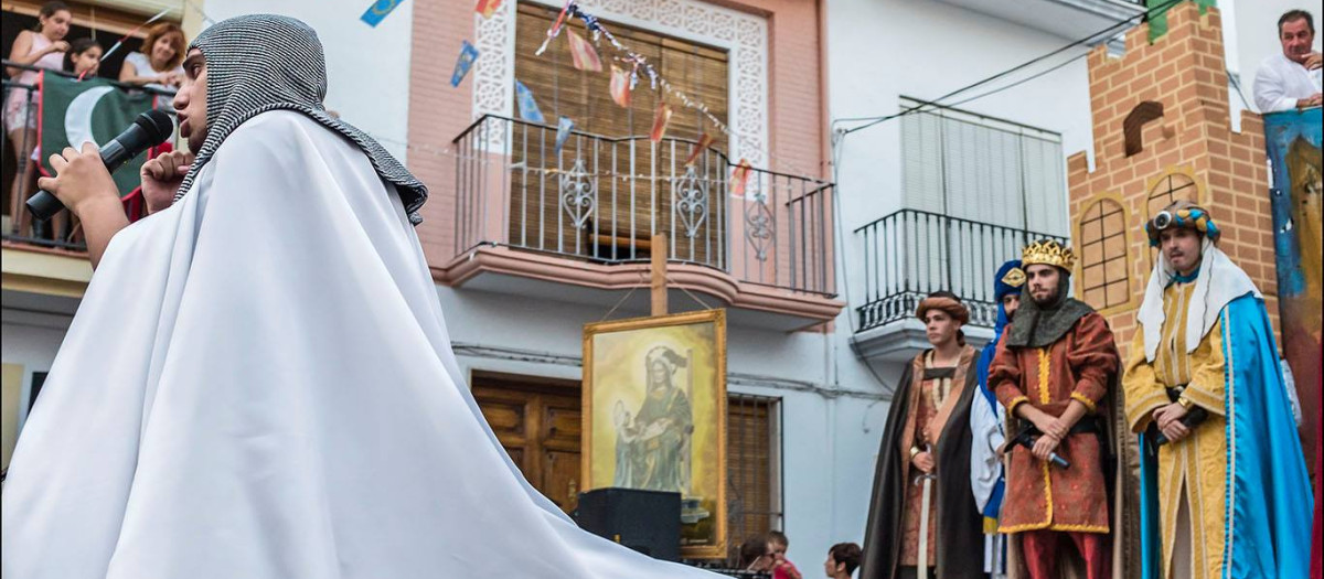 La de Molvizar, es una de las más interesantes representaciones de moros y cristianos que se celebran en la provincia