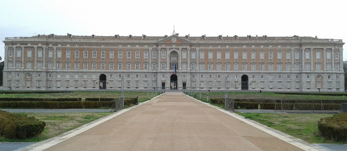 Fachada del Palacio de Caserta