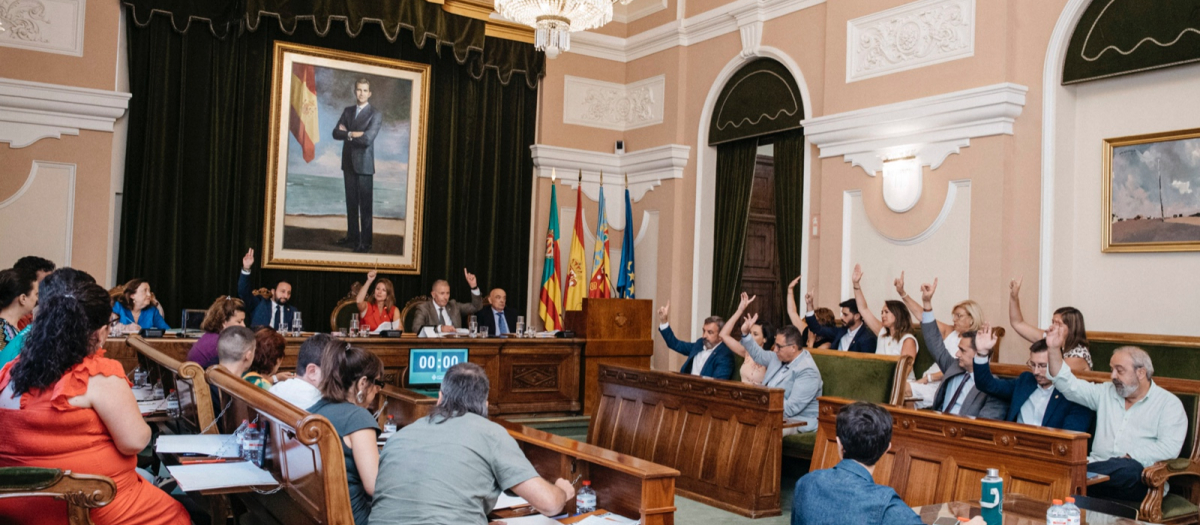 Imagen del pleno del mes de julio del Ayuntamiento de Castellón en la votación del doble topónimo