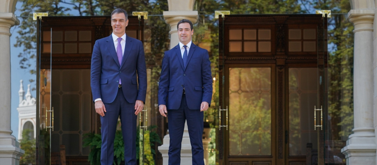 El presidente Sánchez y el lendakari Pradales sí han comparecido para hacerse la foto de inicio de la reunión