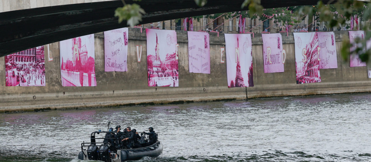 El río Sena, momentos antes de que arranque la ceremonia inaugural de los Juegos Olímpicos