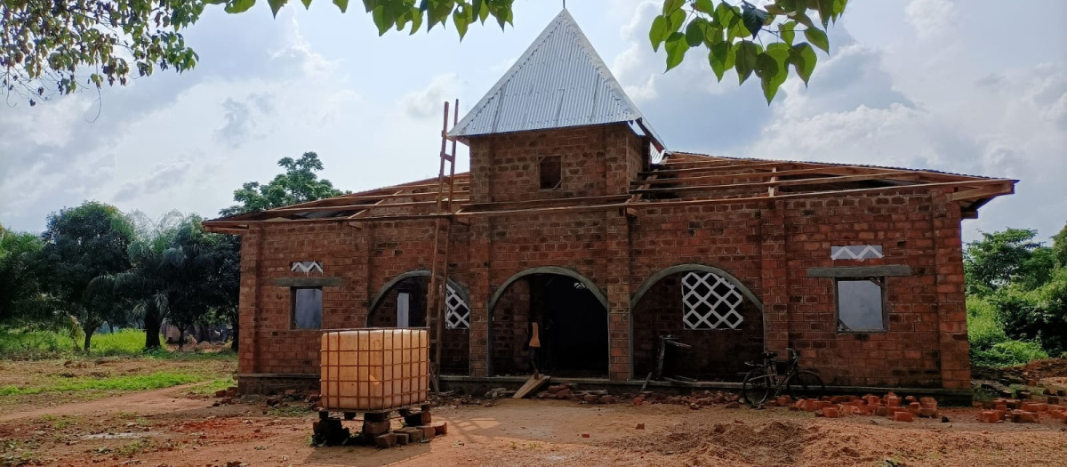 Exterior de la iglesia de Tomunga