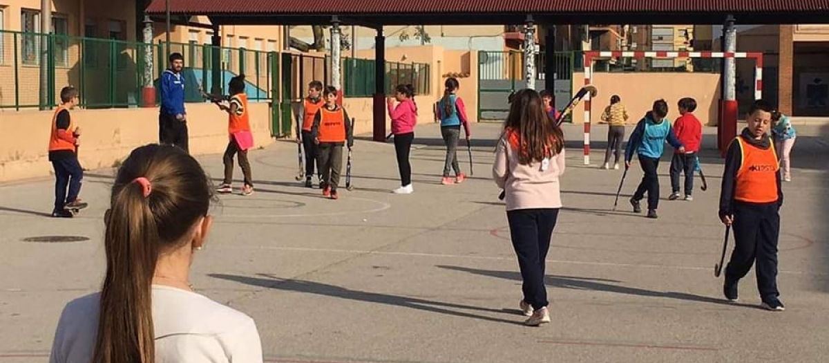 CEIP Guillem de Entença, en El Puig, centro donde la Justicia obliga a impartir el mínimo de horas en español