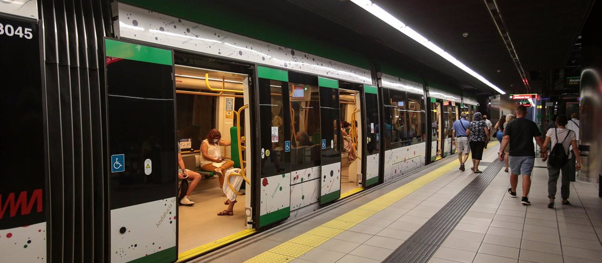 Cada vez más viajeros optan por este medio de transporte en la capital malagueña por su rapidez y comodidad