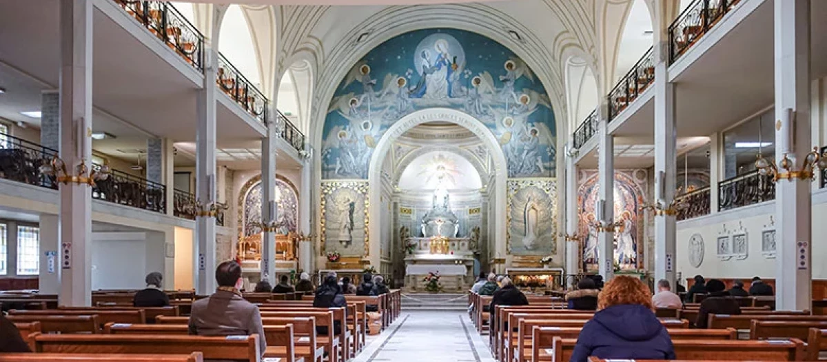 Interior de la capilla de la Medalla Milagrosa