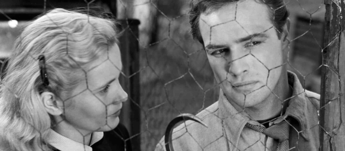 Eva Marie Saint y Marlon Brando en La ley del silencio