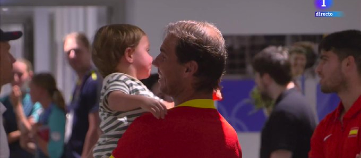 El tierno momento de Rafa Nadal con su hijo antes de jugar el dobles con Alcaraz