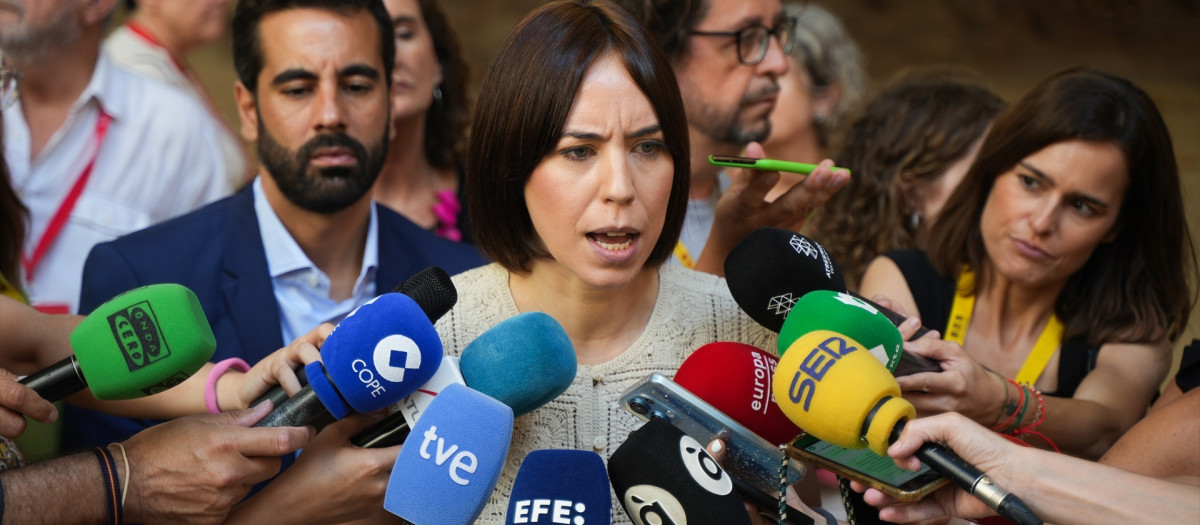 La ministra de Ciencia, Innovación y Universidades, y secretaria general del PSPV-PSOE, Diana Morant, en las Cortes Valencianas